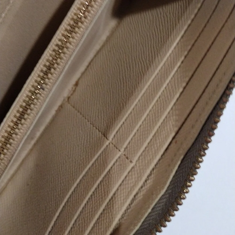 Coach Dual-Tone Brown Leather Zip Wallet – Gold Logo, Stylish Women’s Accessory - Picture 13 of 15